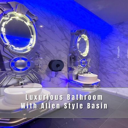 Pera Space Capsule Hotel Phuket Ngoại thất bức ảnh